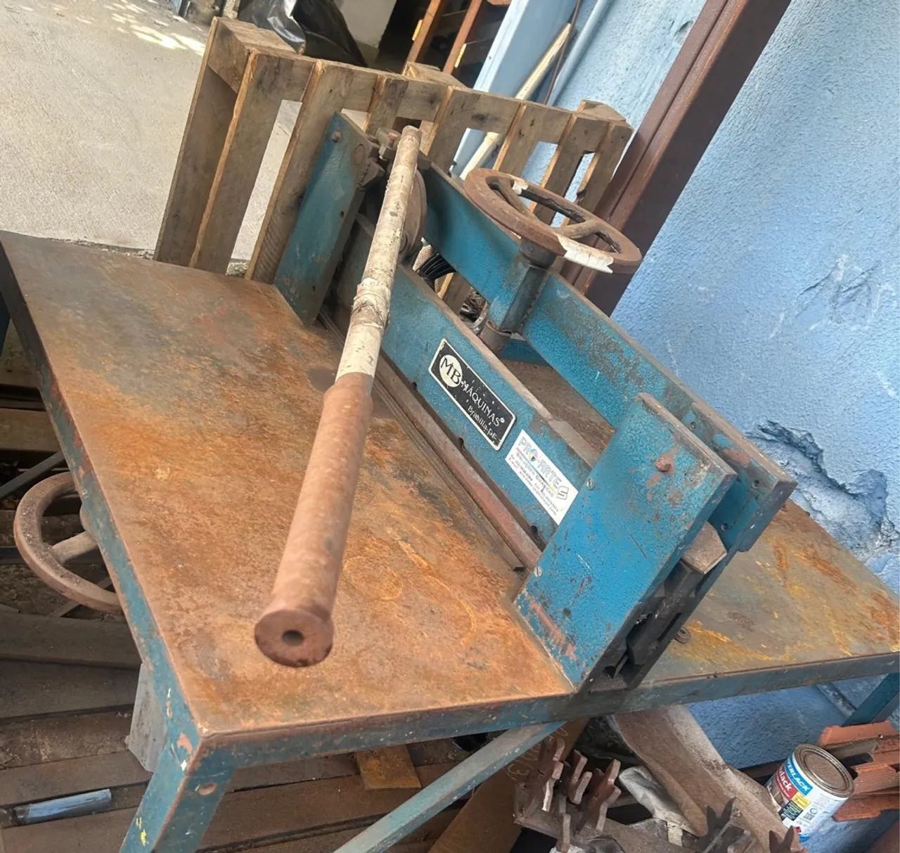 Guilhotina semi nova