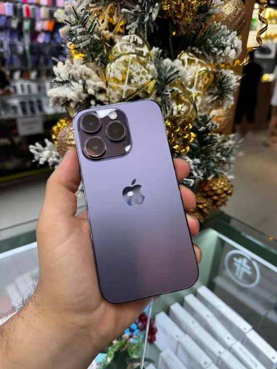 iPhone 14 Pro Max roxo