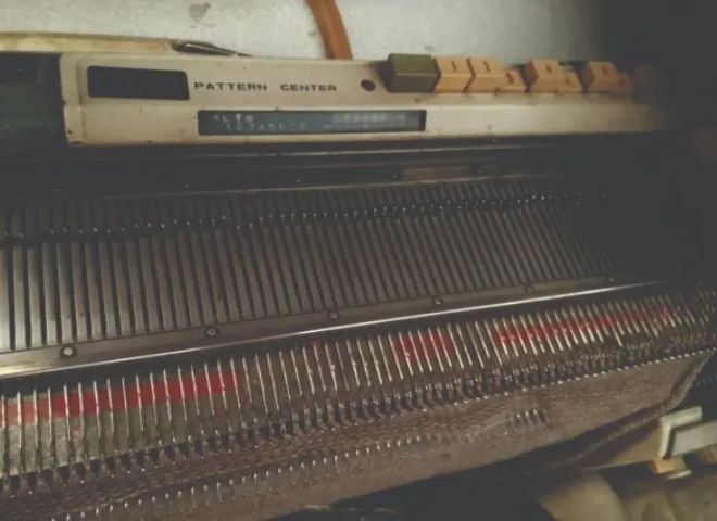 Maquina de tricô Elgin Brother com Frontura (Pente) 