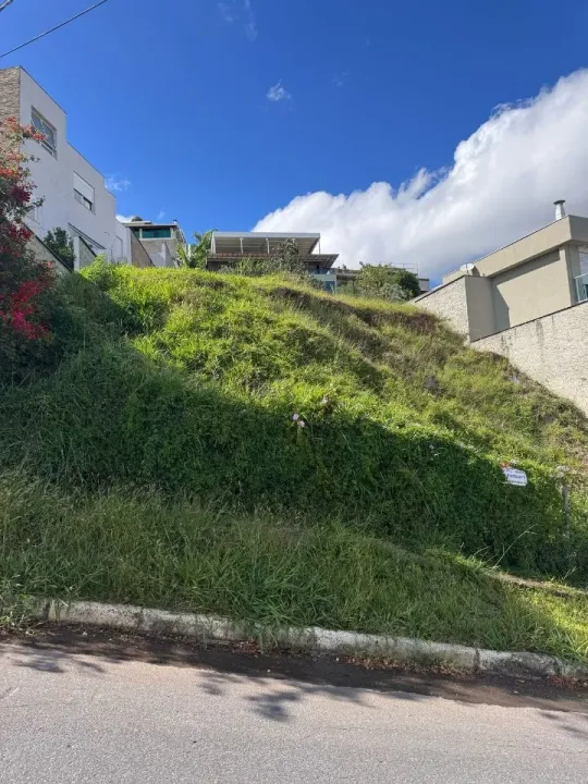 Lote a venda em condomínio fechado dentro de BH