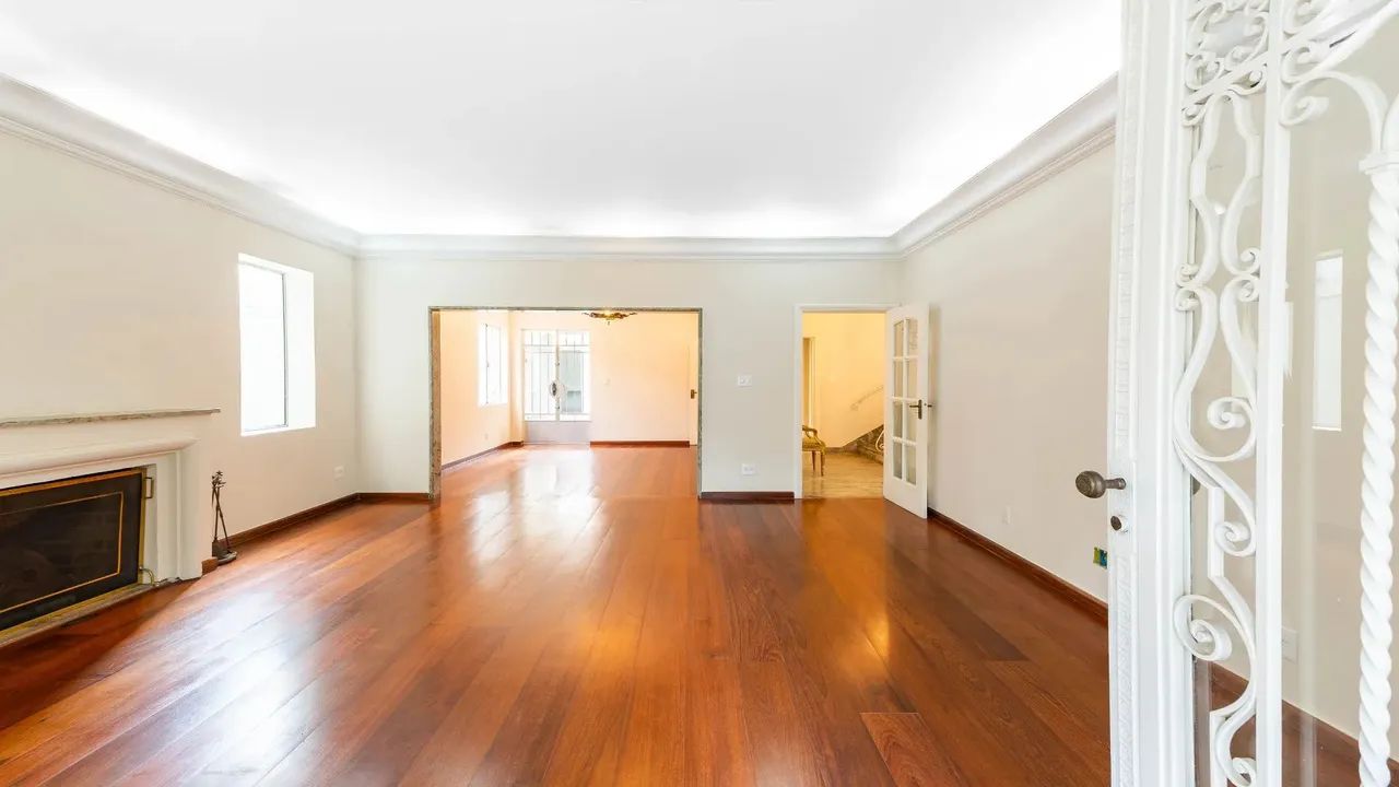 Localizada em um dos bairros mais nobres e desejados de São Paulo, esta casa à venda ou lo - Foto 5