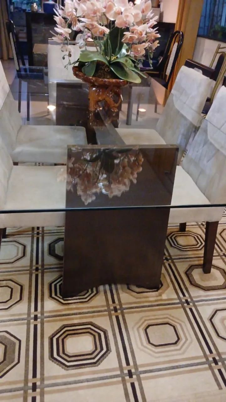 Mesa com tampa de vidro p 6 cadeiras