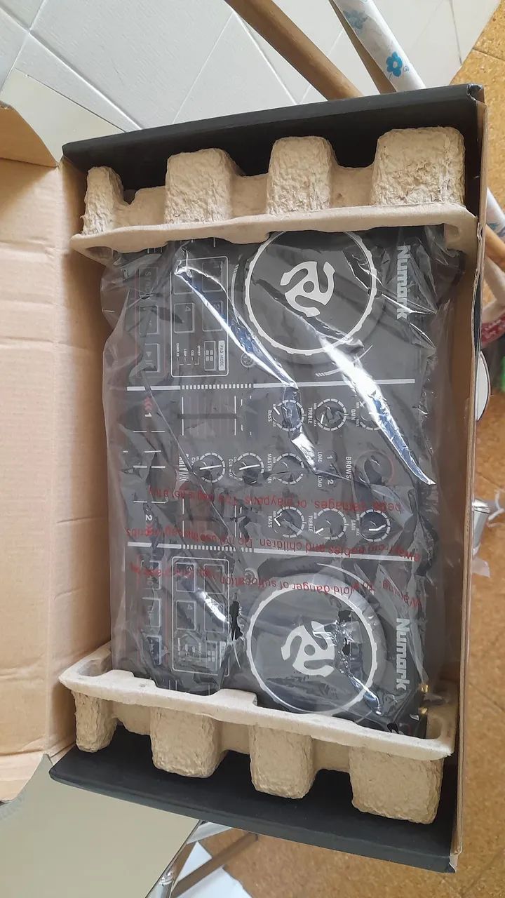 Controlador DJ Numark Party Mix - Novo na Caixa - Foto 2