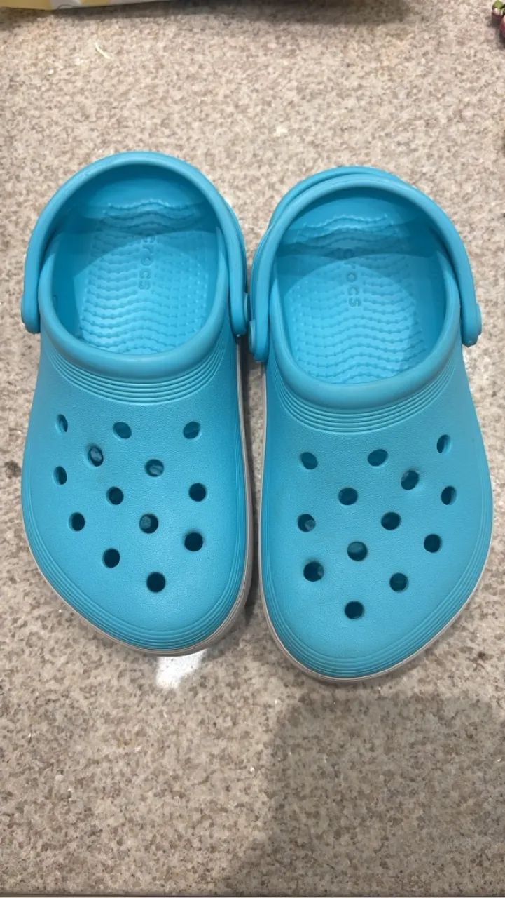 Crocs infantis azul - tamanho c13 30/31