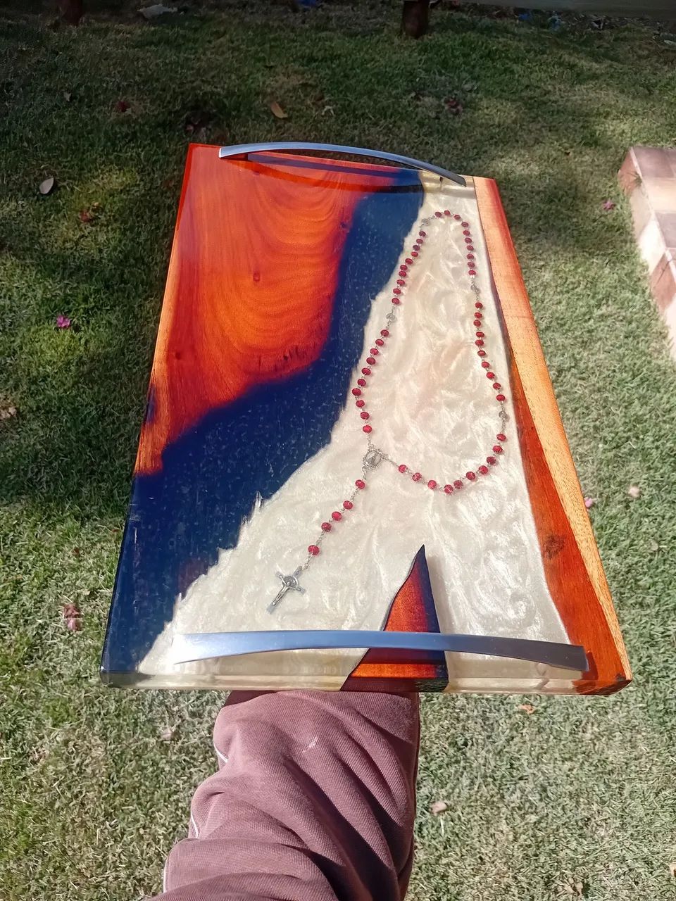 Tabua de frios personalizada em madeira e resina epoxy - Foto 5