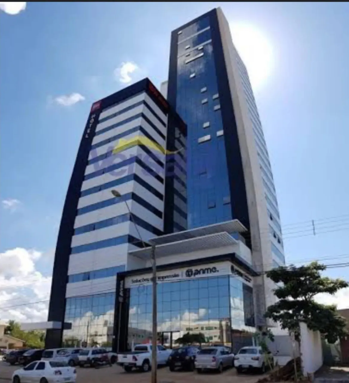VENDO sala comercial, escritório, consultório mezanino em prédio com elevador no centro