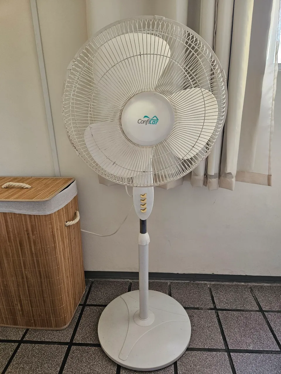 Ventilador de coluna Confilar