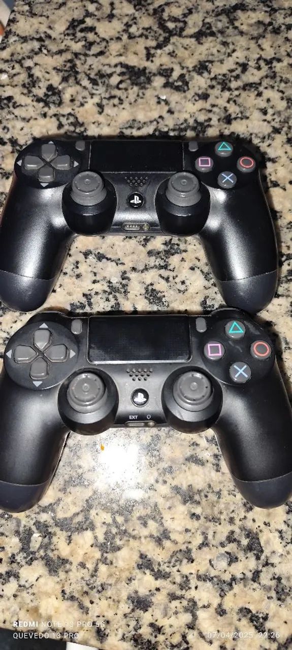 Playstation 4 com God of War + 2 controles originais  - Foto 4
