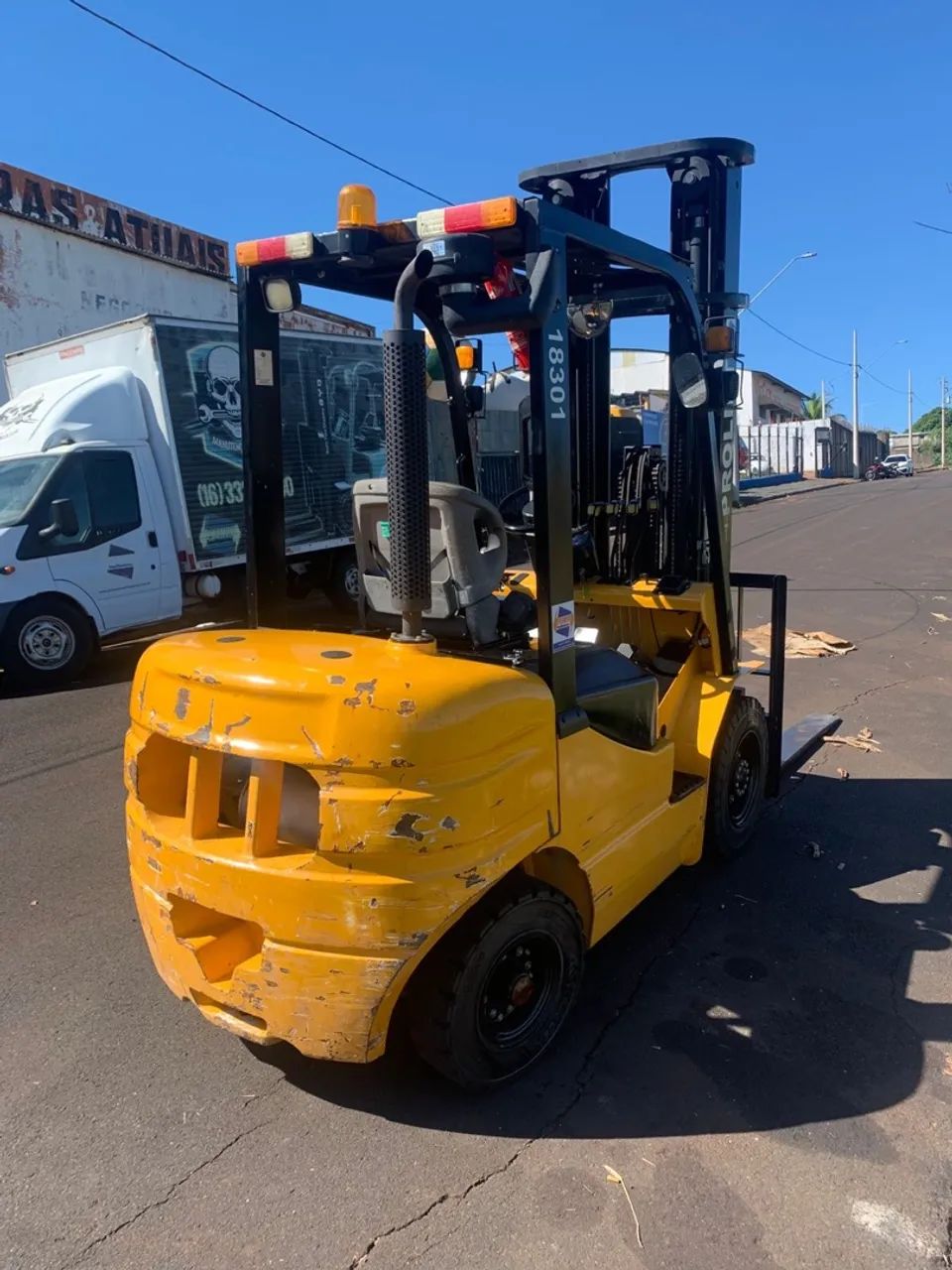 Empilhadeira Off Road! Pague o dobro pela mesma mecânica  - Foto 2