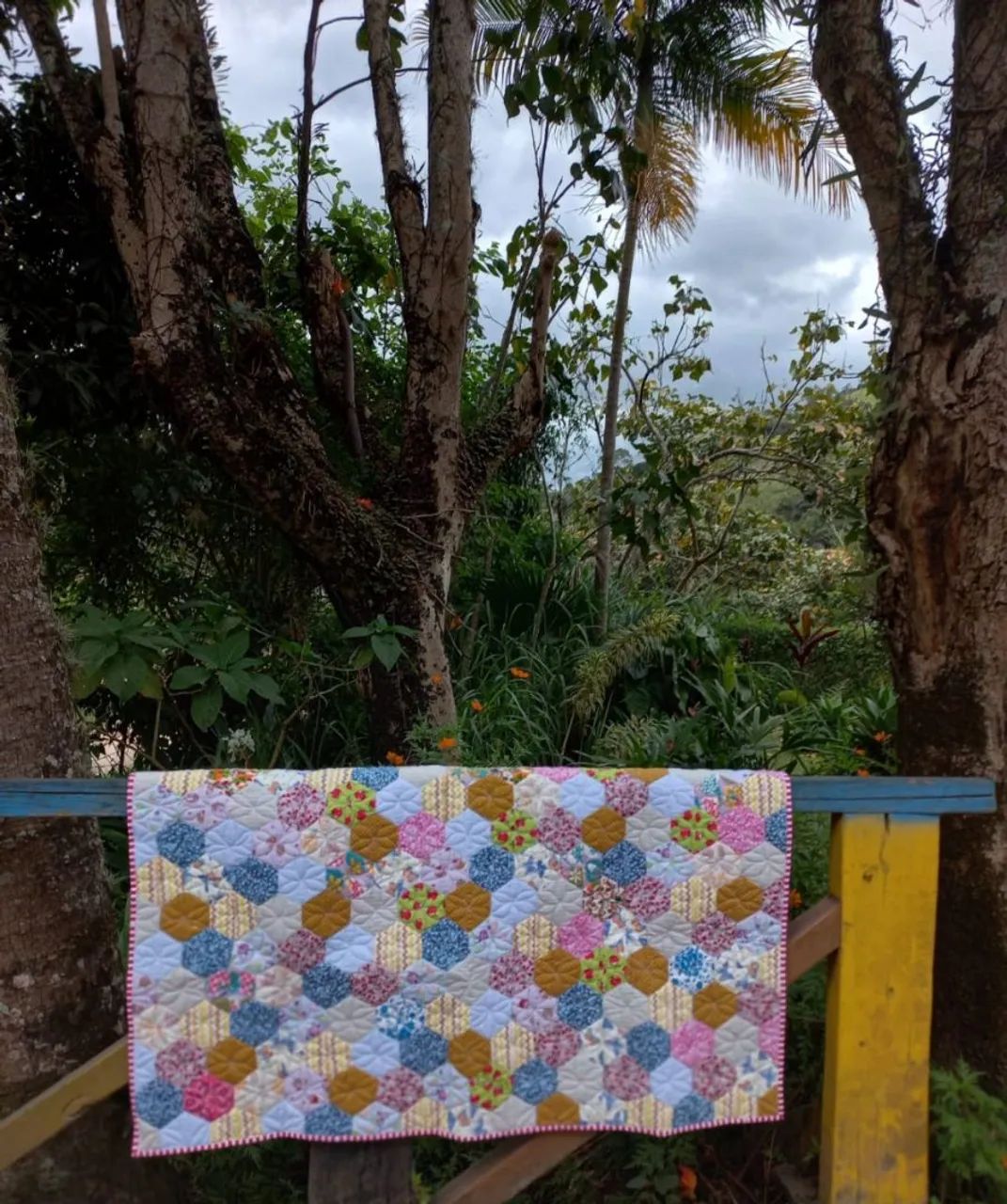 Colcha Patchwork Hexágono artesanal - Foto 4