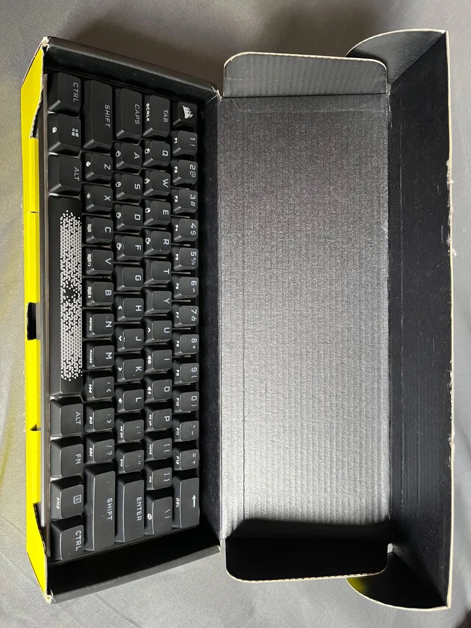 Teclado Corsair K65 RGB MINI 60% Layout US Switch Cherry MX RED - Foto 3