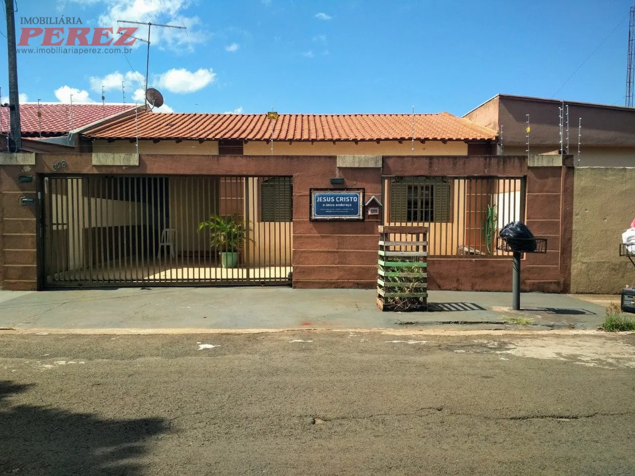 A Imobiliária Perez oferece à você mais uma ótima oportunidade de casa para venda em Londr