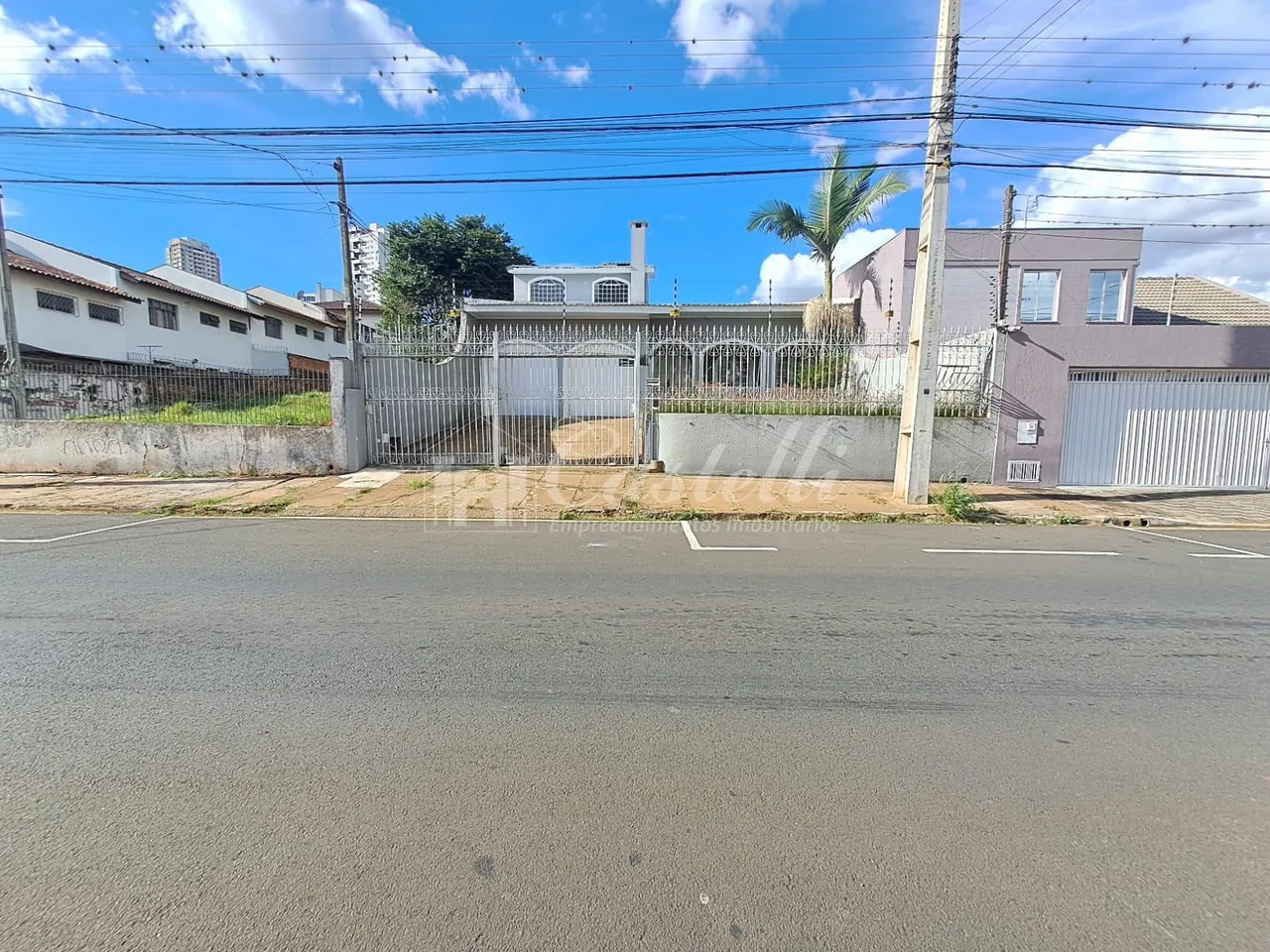 Casa para locação, no Bairro Oficinas, em PONTA GROSSA - PR