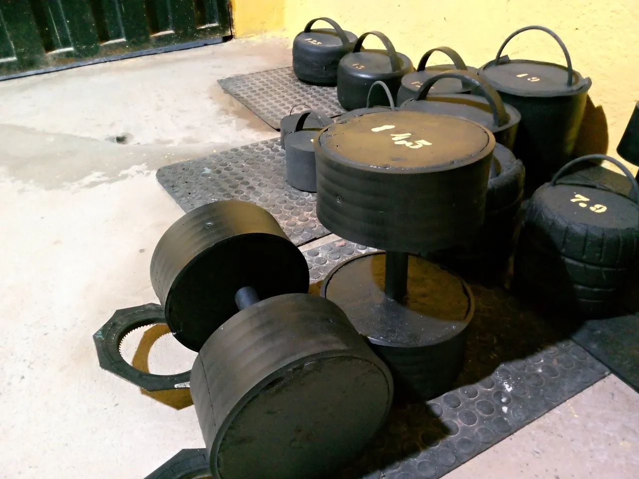 Barras e anilhas para musculação em casa ? - Foto 2