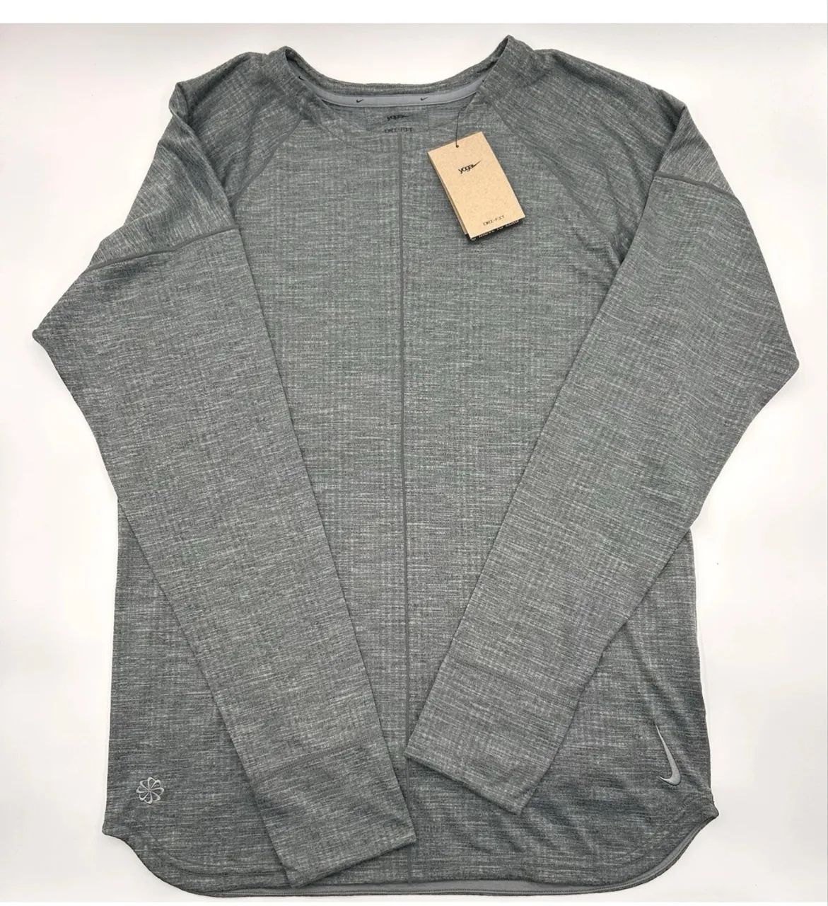 Camiseta Nike Dri-FIT Yoga com gola redonda cinza para homem |FB7775-065|