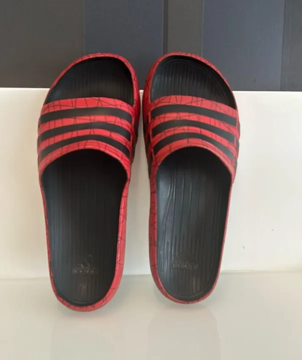 Chinelo Adidas Vermelho e Preto