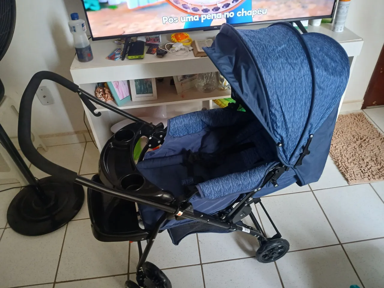 Carrinho de bebê com capota dobrável