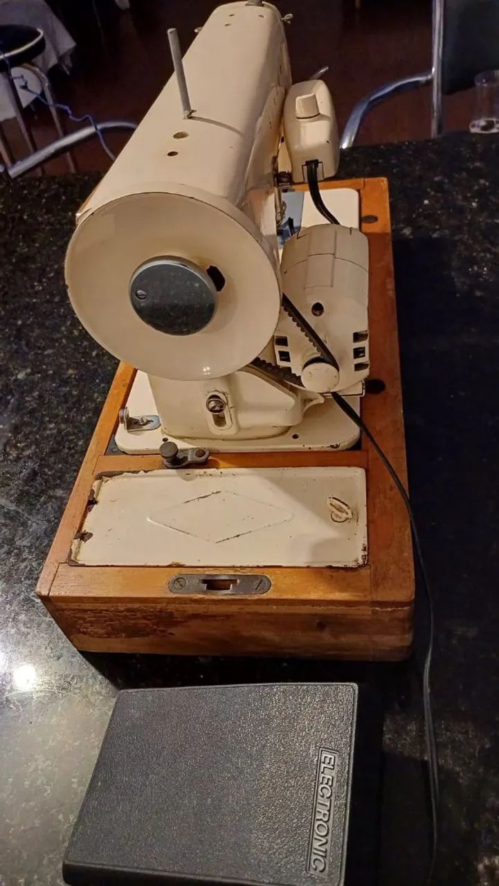 Máquina de Costura Singer Antiga - Foto 3