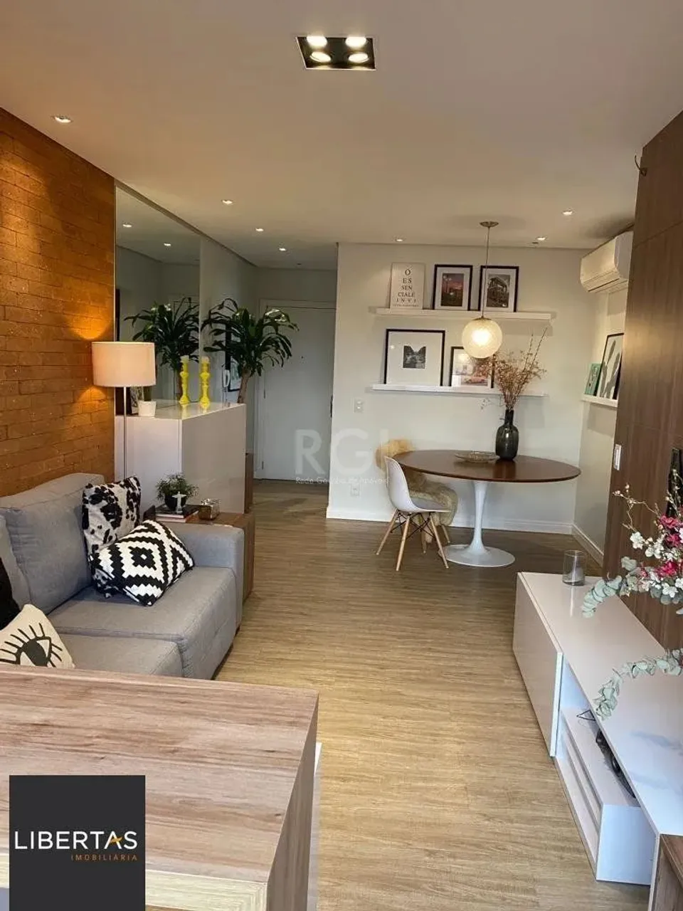 Excelente apartamento mobiliado de 2 dormitórios e 1 vaga de garagem