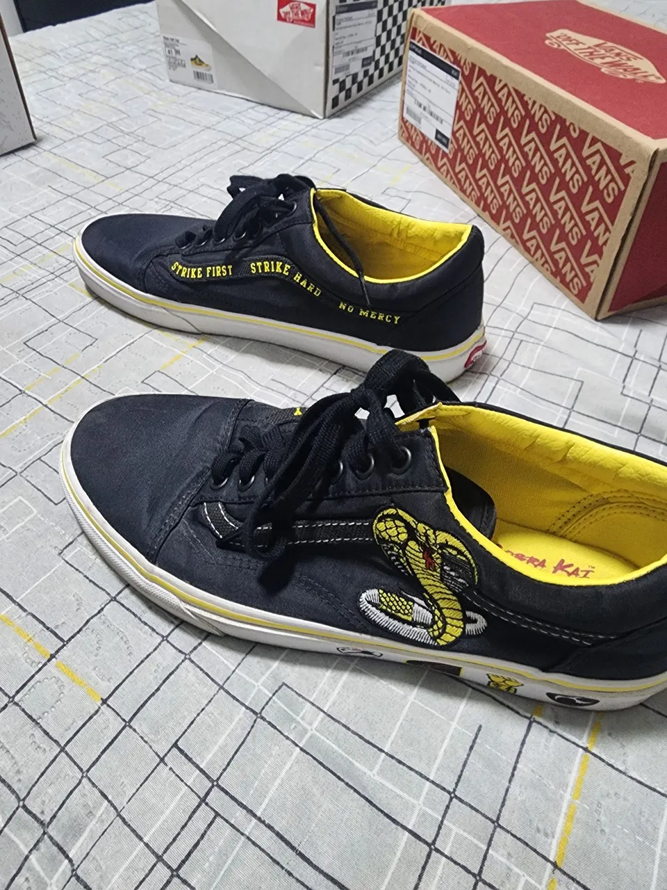 Tênis Vans Old Skool Cobra Kai - Edição Limitada - Nº 41 BR