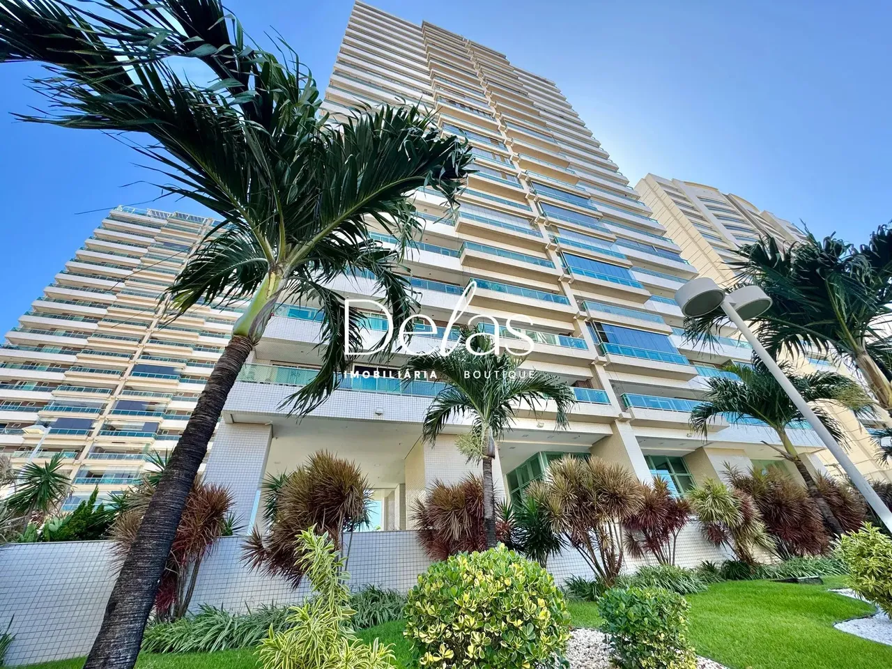 Apartamento de Alto Padrão a Venda no Guararapes | 162m² | 3 Suítes 3 Vagas | DCE | Varand