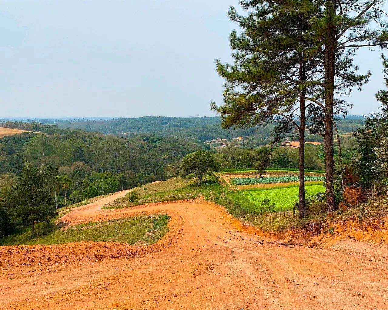 Natureza em Ibiúna!** Terreno com água e energia. Ótima localização próxima ao comércio. - Foto 4