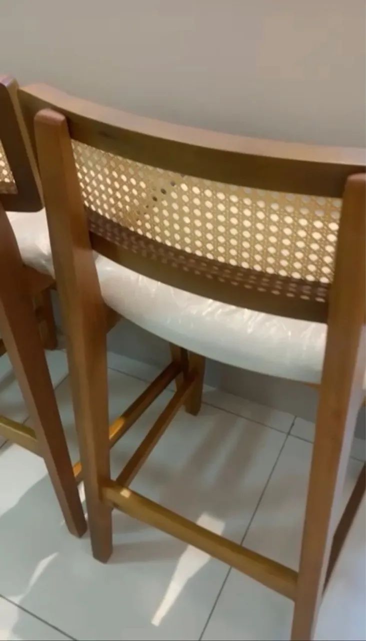Banquetas alta em madeira maciça - 2und ou 4und - Foto 4