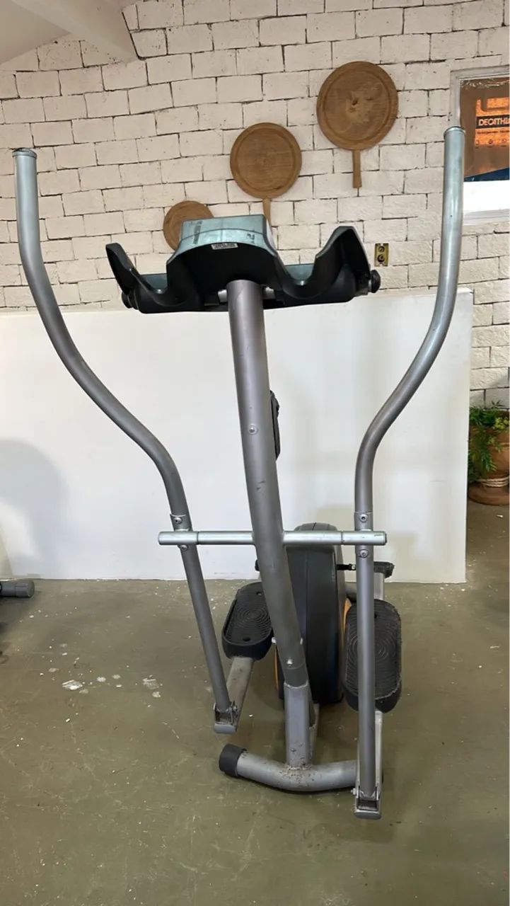 Elíptico Athletic Advanced 330E, em bom estado - Foto 6