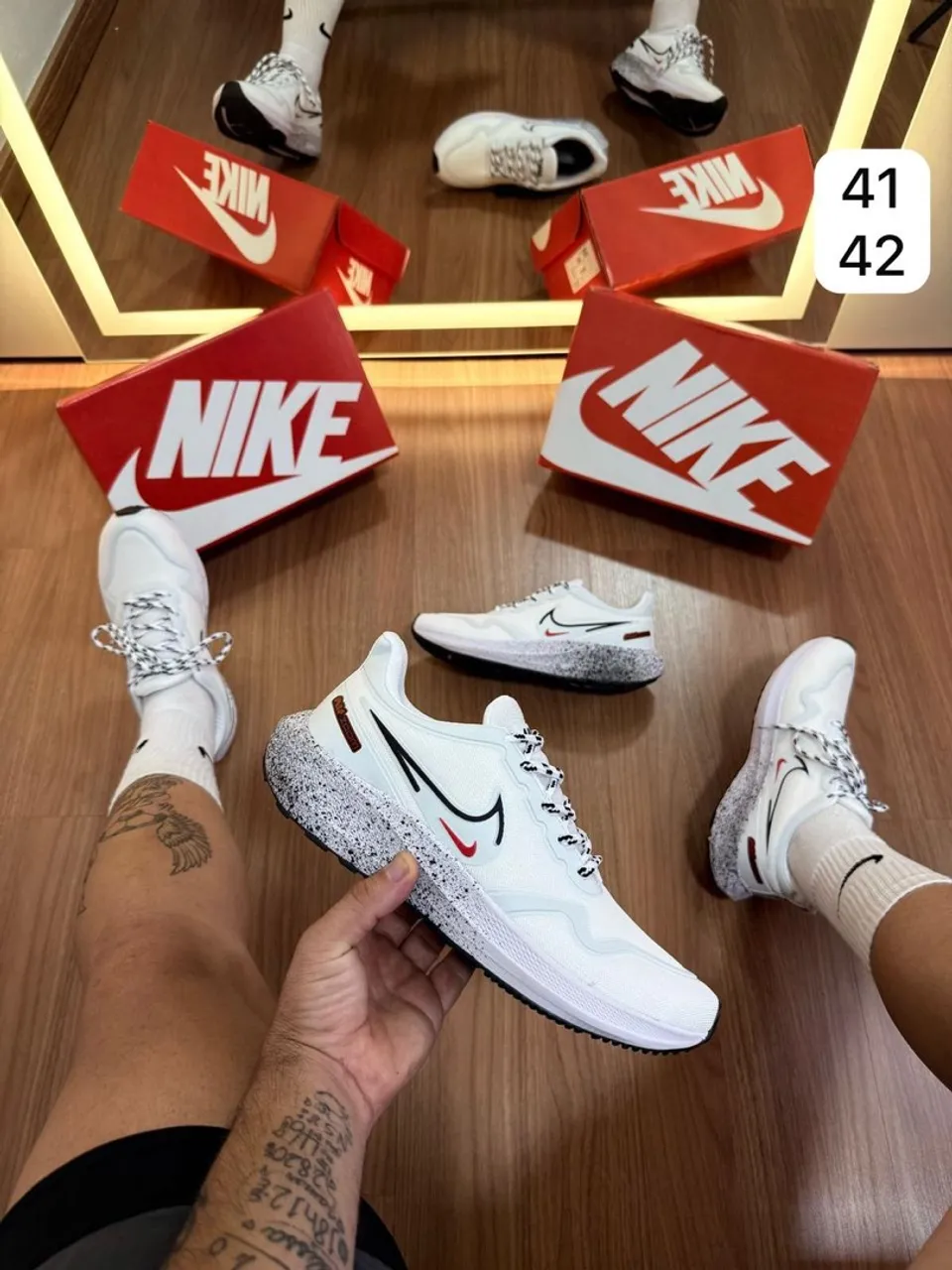 Nike branco com detalhes