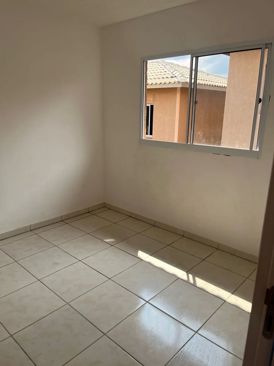 alugo apartamento 750