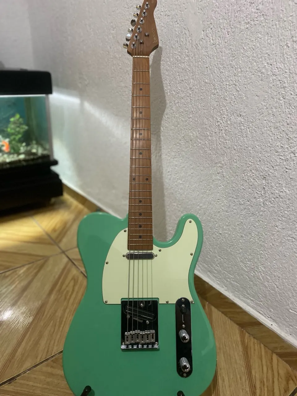 Guitarra benson hardy pouco usada!
