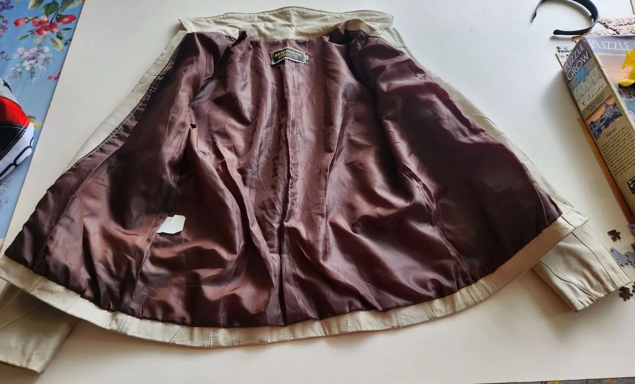 Jaqueta de Couro Bege Feminina - Foto 4