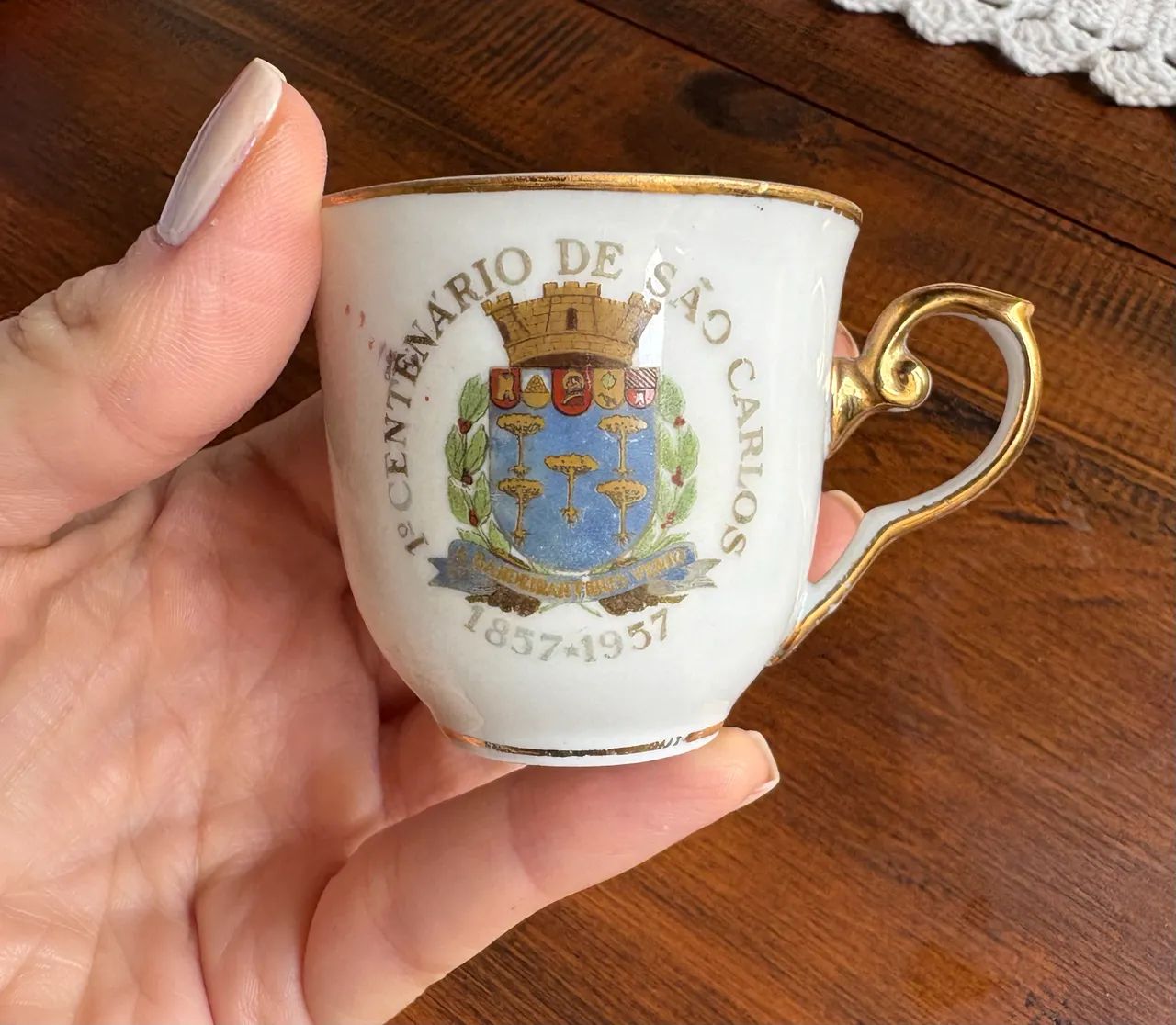 XÍCARA ANTIGA COMEMORATIVA - 1º CENTENÁRIO DE SÃO CARLOS (1857-1957) ? - Foto 2