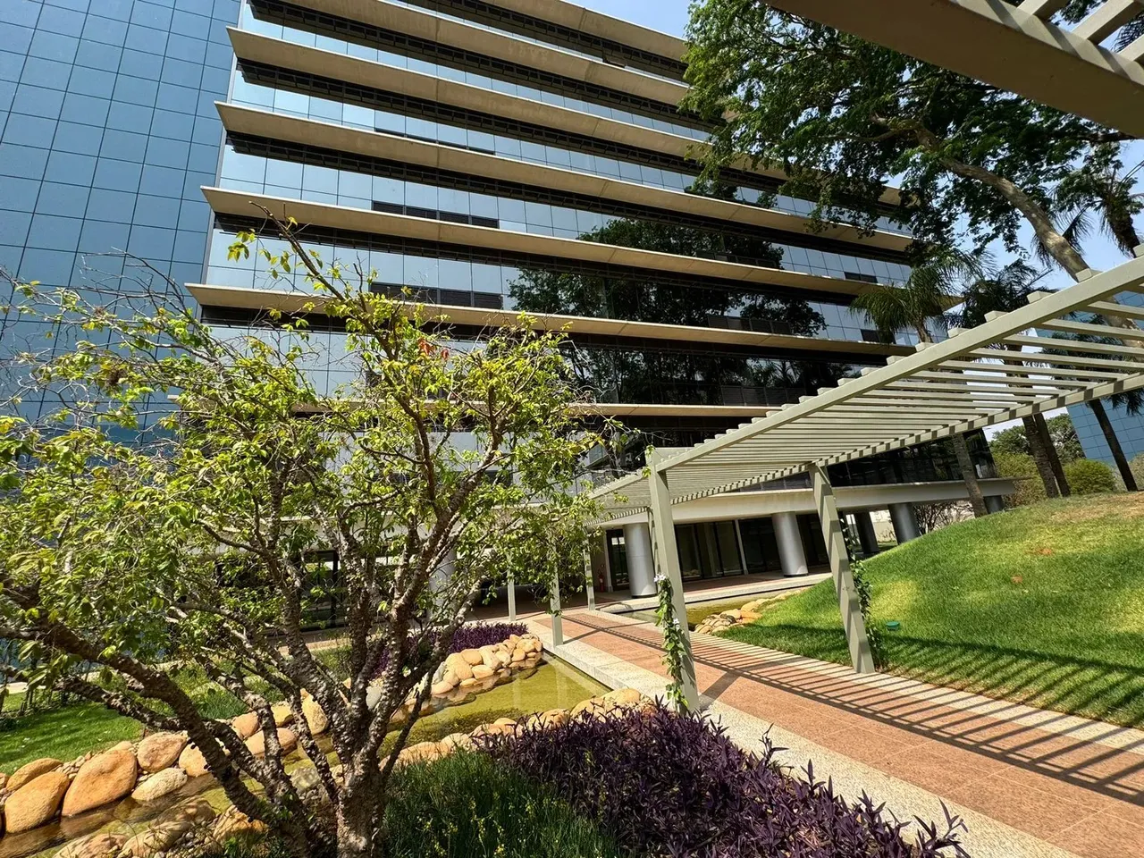ALUGA-SE - Salas comerciais Novas - Georgina Business Park - Junção 84mts.