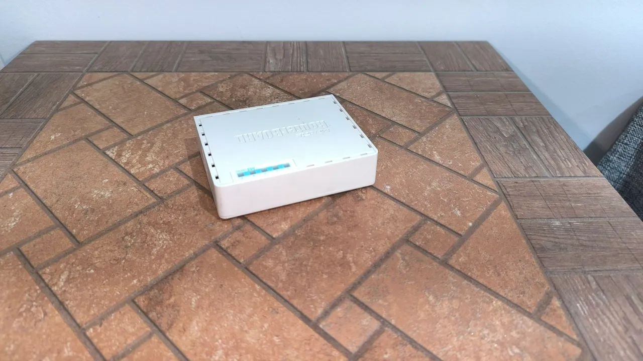 Roteador MikroTik hEX RB 750G3 - Foto 2