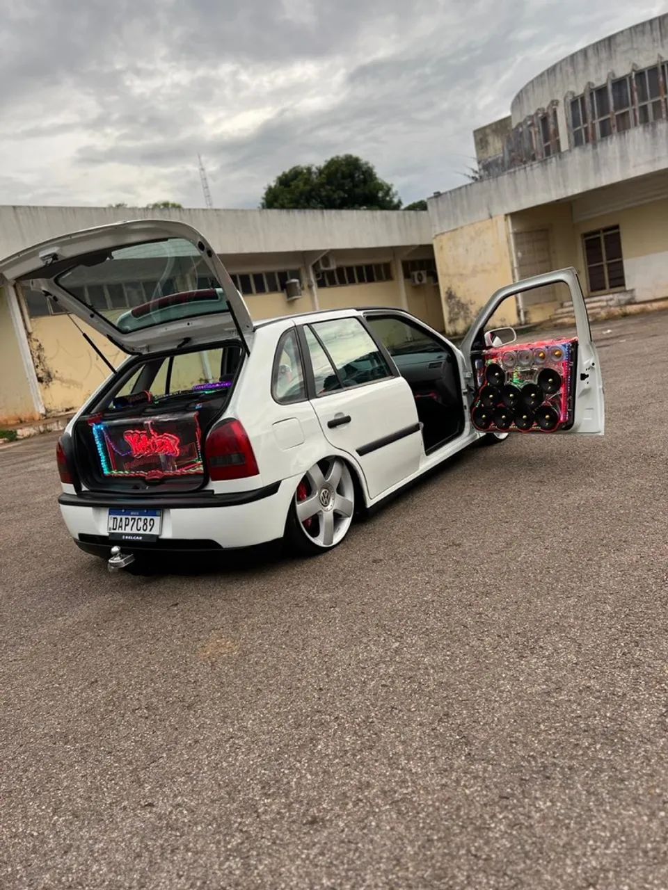 Gol G3 200 1.8 AP restaurado som automotivo suspensao a ar - Foto 4