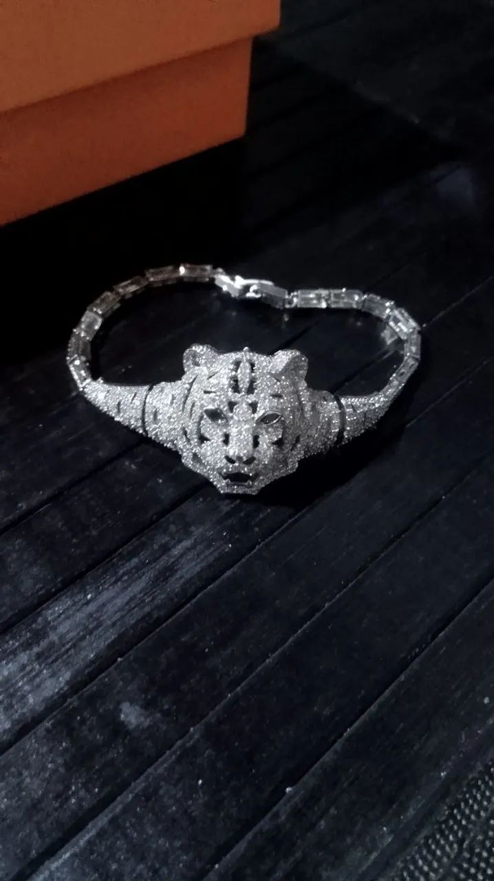 Pulseira de Leão cravejado com pedras - Foto 3