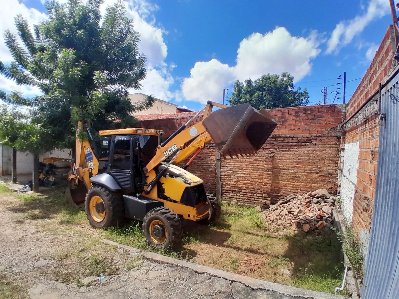 Retroescavadeira JCB 2012