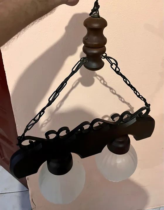 Lustre rústico de madeira com 2 lâmpadas
