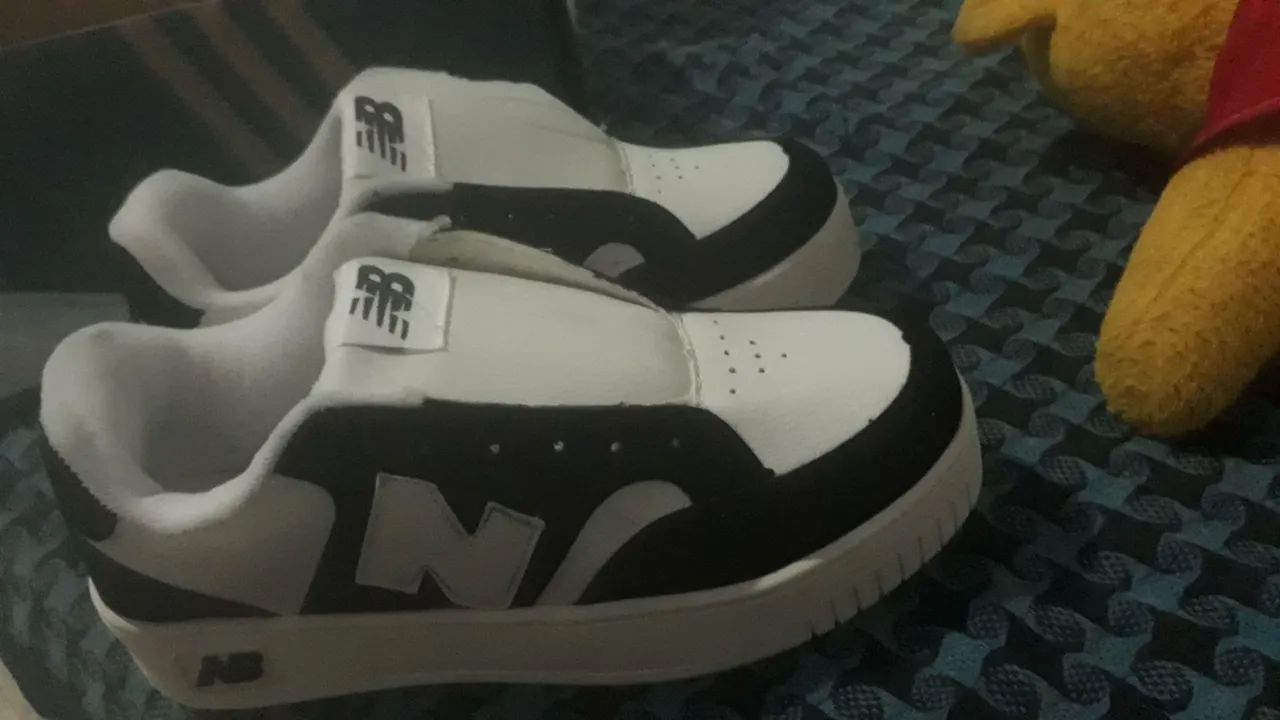 Tênis New Balance Branco e Preto