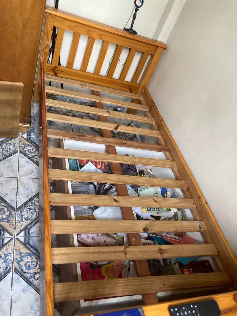 Uma beliche de madeira  - Foto 4