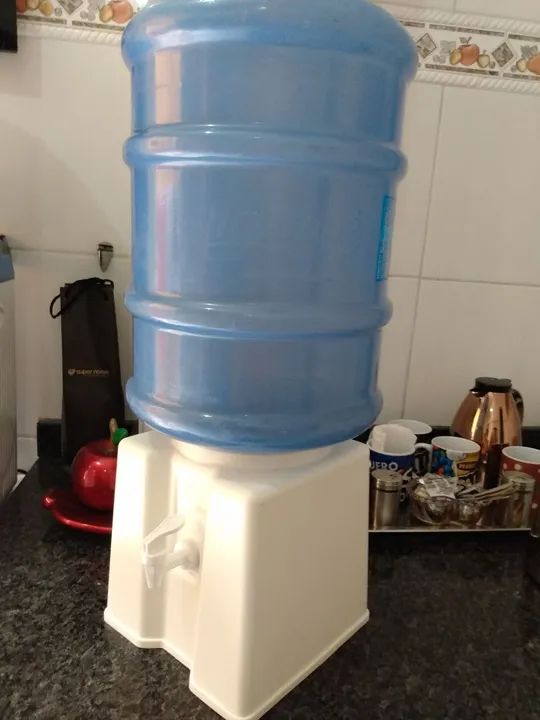 Suporte plástico com garrafao vazio - Foto 3