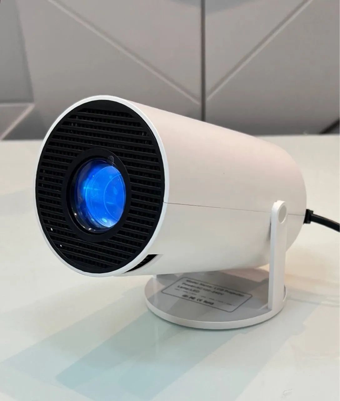Projetor Portátil 4K Ultra HD com Wi-Fi e Bluetooth - Foto 2