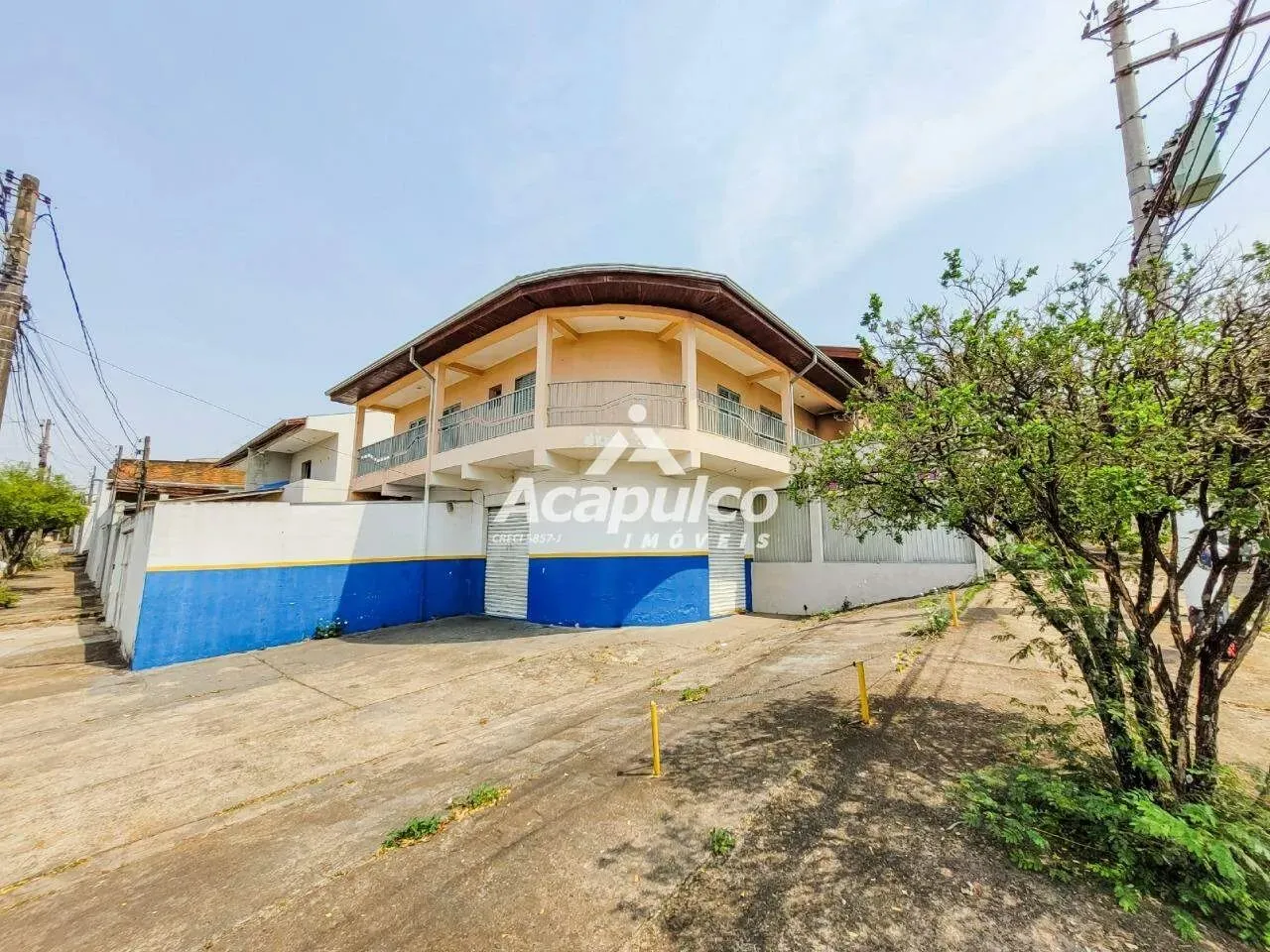 Prédio com 1 casa sobreloja e 2 salões à venda no bairro Parque Novo Mundo em Americana/SP