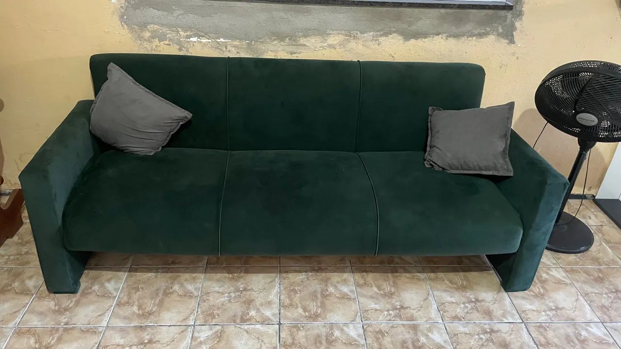 Sofá verde escuro moderno