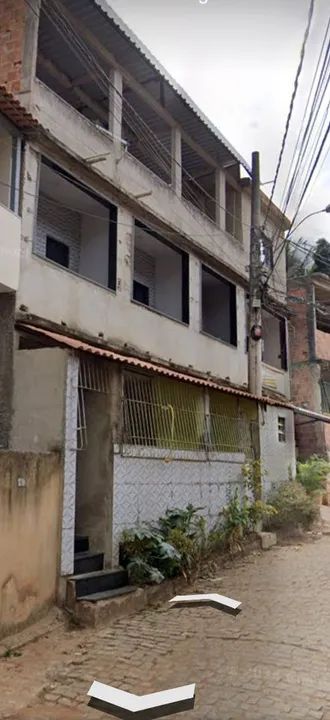 Vendo ou troco 2 casas e uma kitnet com ponto comercial 