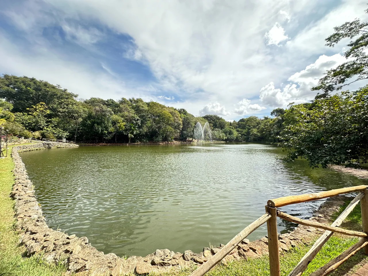 Lote condomínio fechado para venda condomínio do lago saída para Trindade Goiânia Goiás
