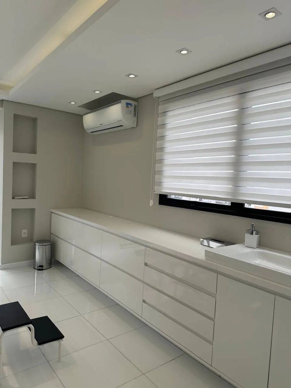 Alugo sala comercial mobiliada em coqueiros  - Foto 6