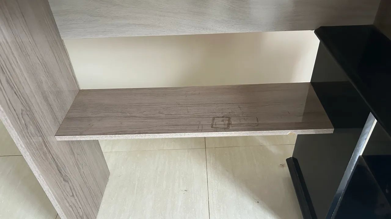 Mesa para Computador/Escrivaninha Compacta - Design Moderno!65685582819842121