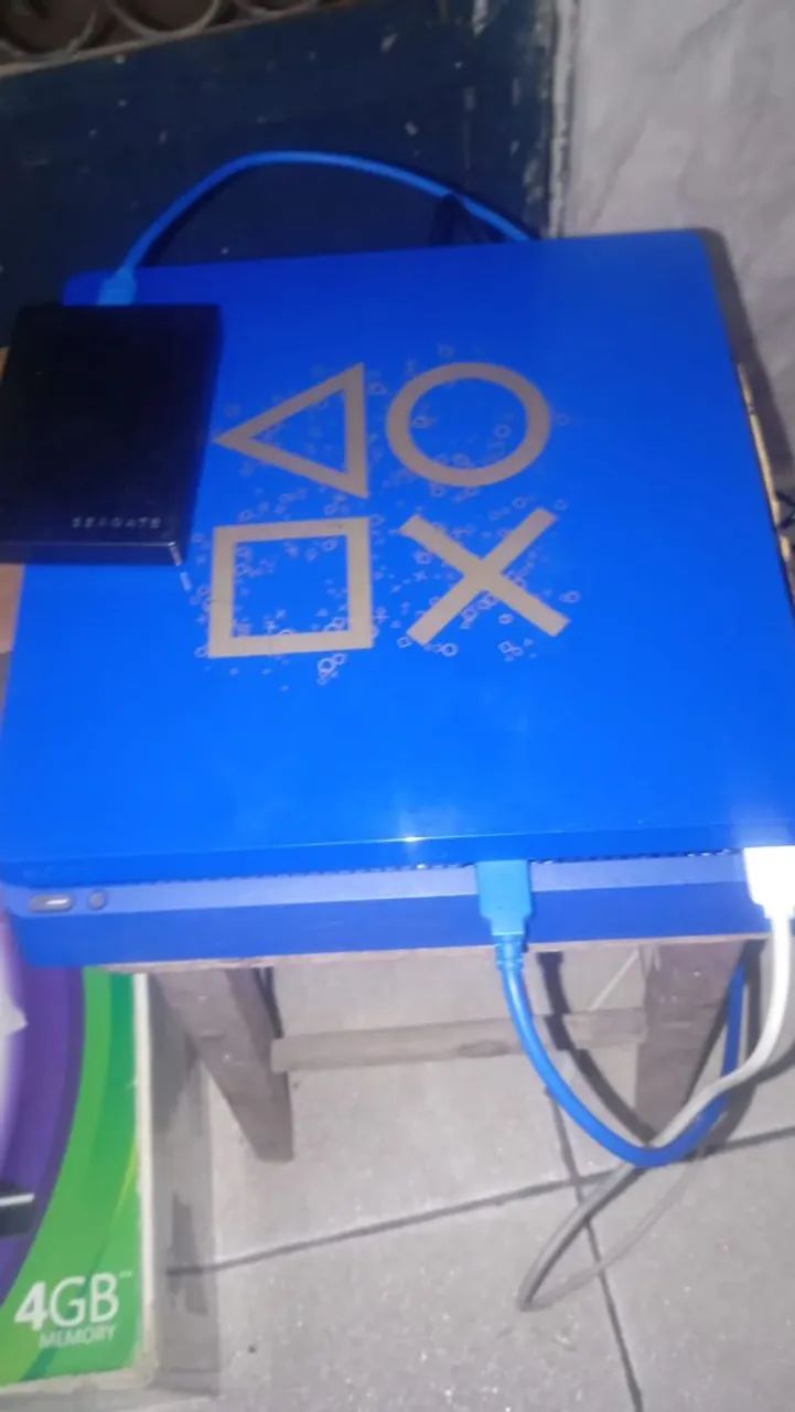 VENDO PS4 AZUL EDIÇÃO LIMITADA EXCLUSIVO 4,000$
